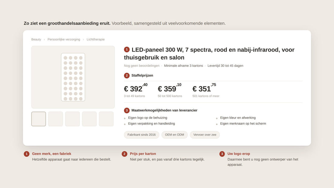 Vrouw vergelijkt thuis roodlichtpanelen op haar laptop, met een paneel en een pakket op de achtergrond