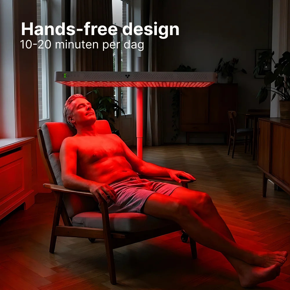 Man ligt achterover in een stoel onder de ATP Pure 1500 in horizontale stand op de standaard, handsfree 10 tot 20 minuten per dag